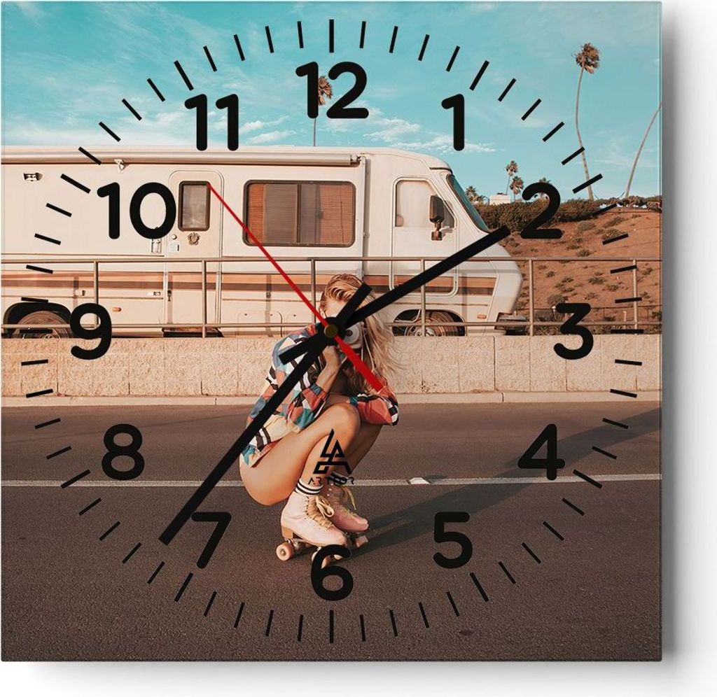 Wanduhr - Quadrat - Glasuhr - Reise Frau Rollschuhe - 30x30cm - Schleichendes Uhrwerk - Lautlos - zum Aufhängen bereit - Dekoration Modern - Wandd...