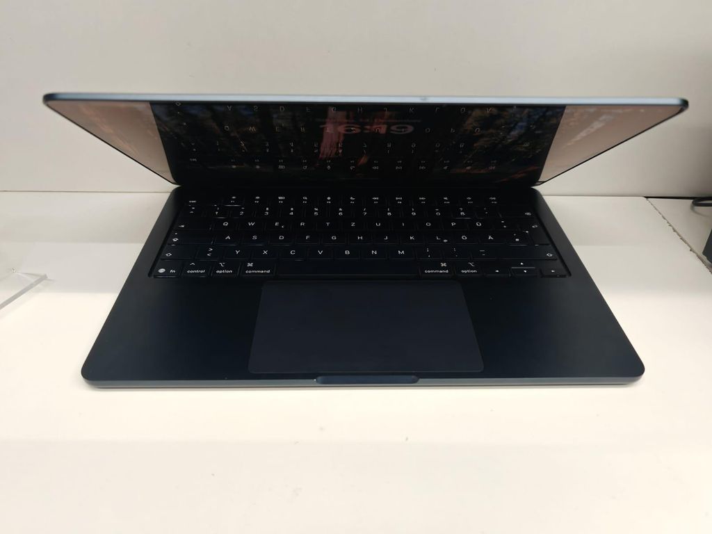 MacBook Air (13"), 2025, Mitternacht, M4, 10-Core-CPU, Produktbild 