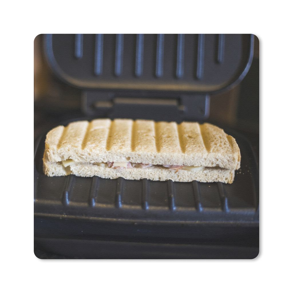 MuchoWow Mauspad Mousepad Toast auf einem schwarzen Sandwicheisen 20x20 cm - Mousepads - Maus Mat - Pad - Mausunterlage - Desk Mat - Bureauartikeln