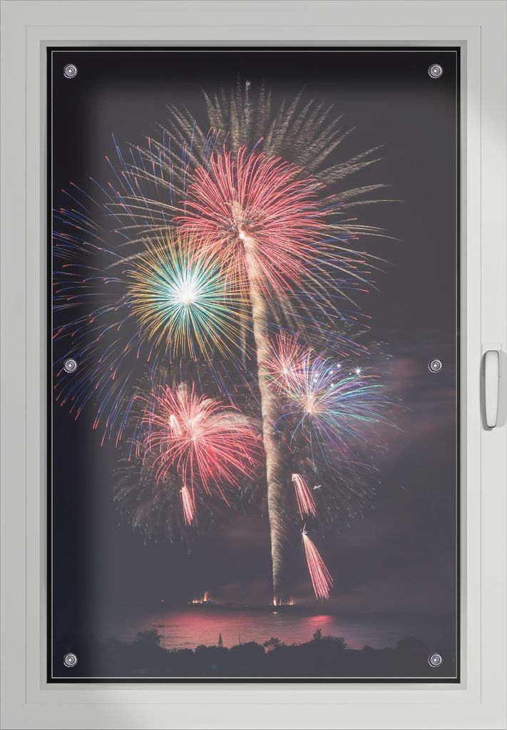 Wallario Lichtschutzbild, Dekorativer Sichtschutz Sonnenschutz 60 x 93 cm mit Motiv: Feuerwerk bei Nacht - Verdunklung ohne Bohren