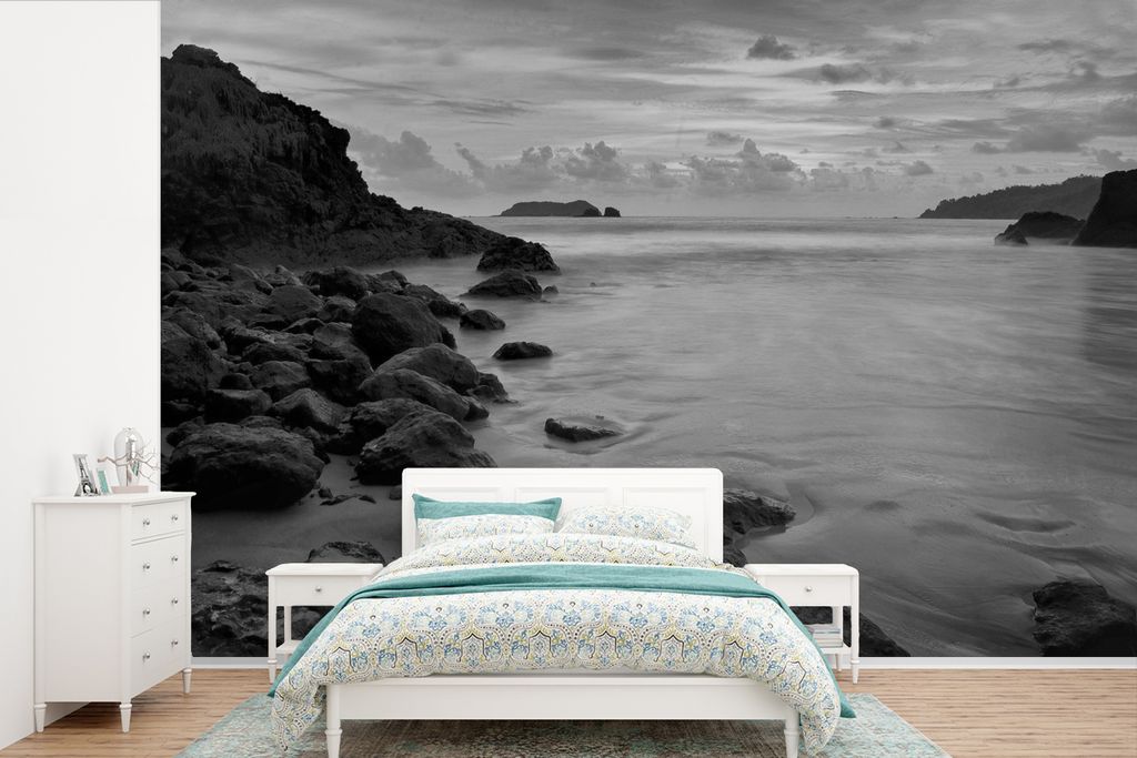 MuchoWow Fototapete für Wohnzimmer oder Schlafzimmer Wandtapete Vinyl Motivtapete Der Strand von Manuel Antonio in Costa Rica in Schwarz und Wei...