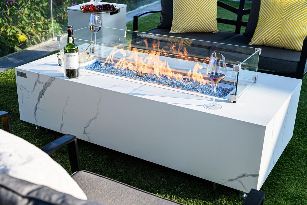 CARRARA Feuerstelle | Rechteckig | 152 x 71 x 43 cm | Weiße Marmoroptik | Pflegeleicht | Eleganz