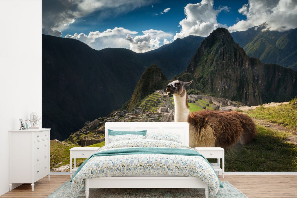 MuchoWow Fototapete für Wohnzimmer oder Schlafzimmer Wandtapete Vinyl Motivtapete Alpaka in Machu Picchu - 330x220 cm - Fototapeten