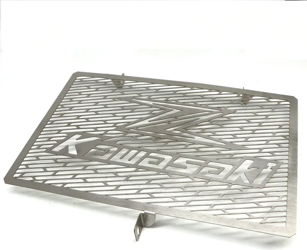 Pre Kawasaki Z800 Z1000 Moto Radiatore Griglia Guardia Gill Cover Protettore Argento