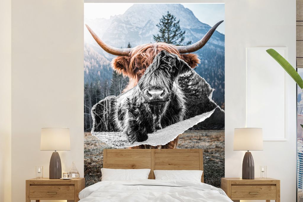 MuchoWow Fototapete für Wohnzimmer oder Schlafzimmer Wandtapete Vinyl Motivtapete Scottish Highlander - Schwarz - Weiß - 145x220 cm - Wanddekor...