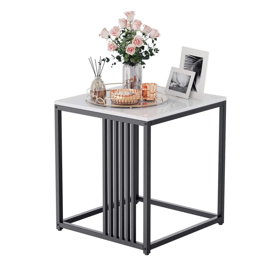 Table basse carrée de salon style scandinave avec plateau effet marbre