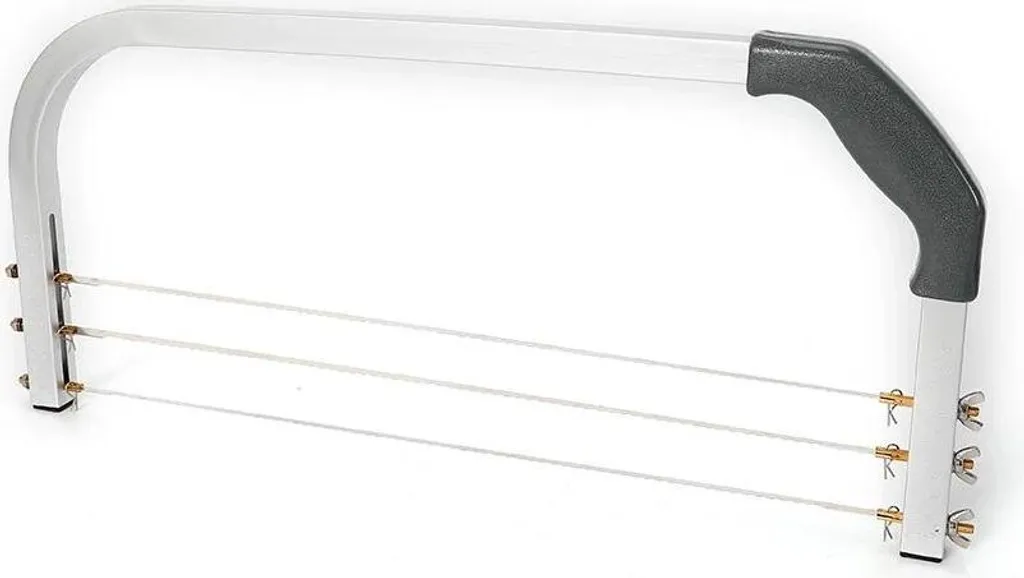 Diviseur à génoise 53 cm : fini les gâteaux penchés grâce aux fils réglables