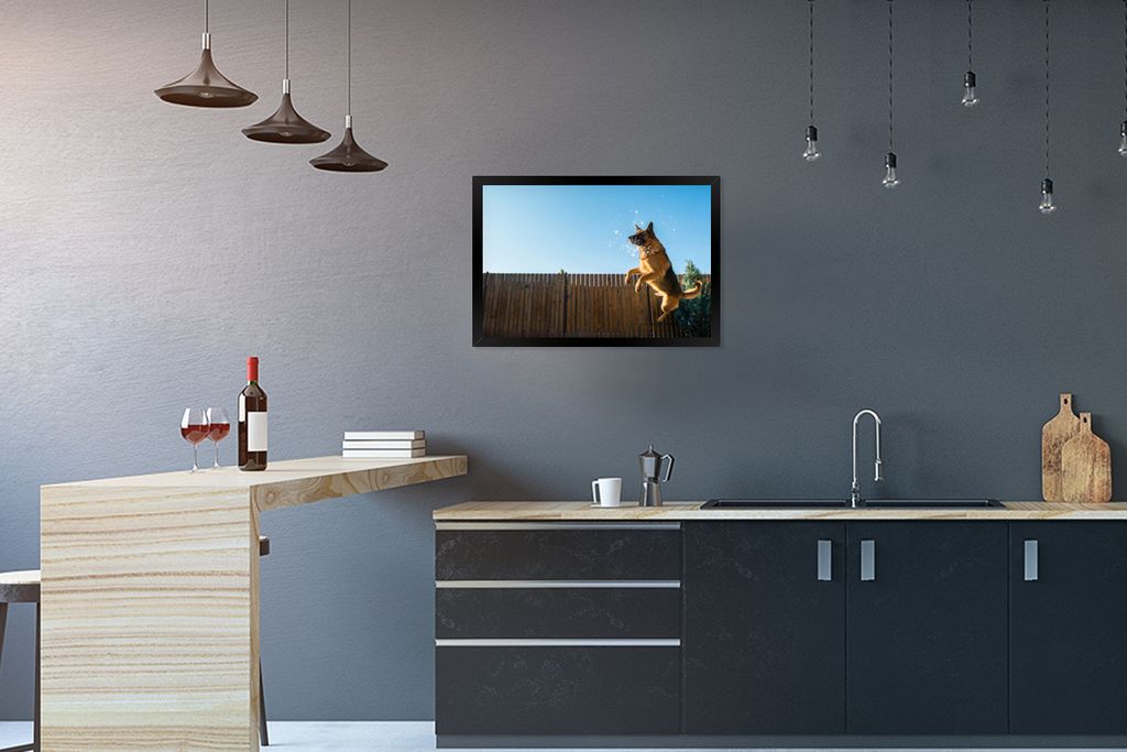 MuchoWow MuchoWow Gerahmtes Poster Und Deutscher Schäferhund springt in den Schnee 60x40 cm - Poster mit zchwarzem Bilderrahmen - Printing - W...