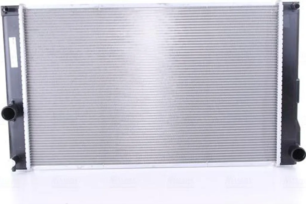 Radiateur moteur Nissens 646842 pour Prius et Auris, OE 164000T240