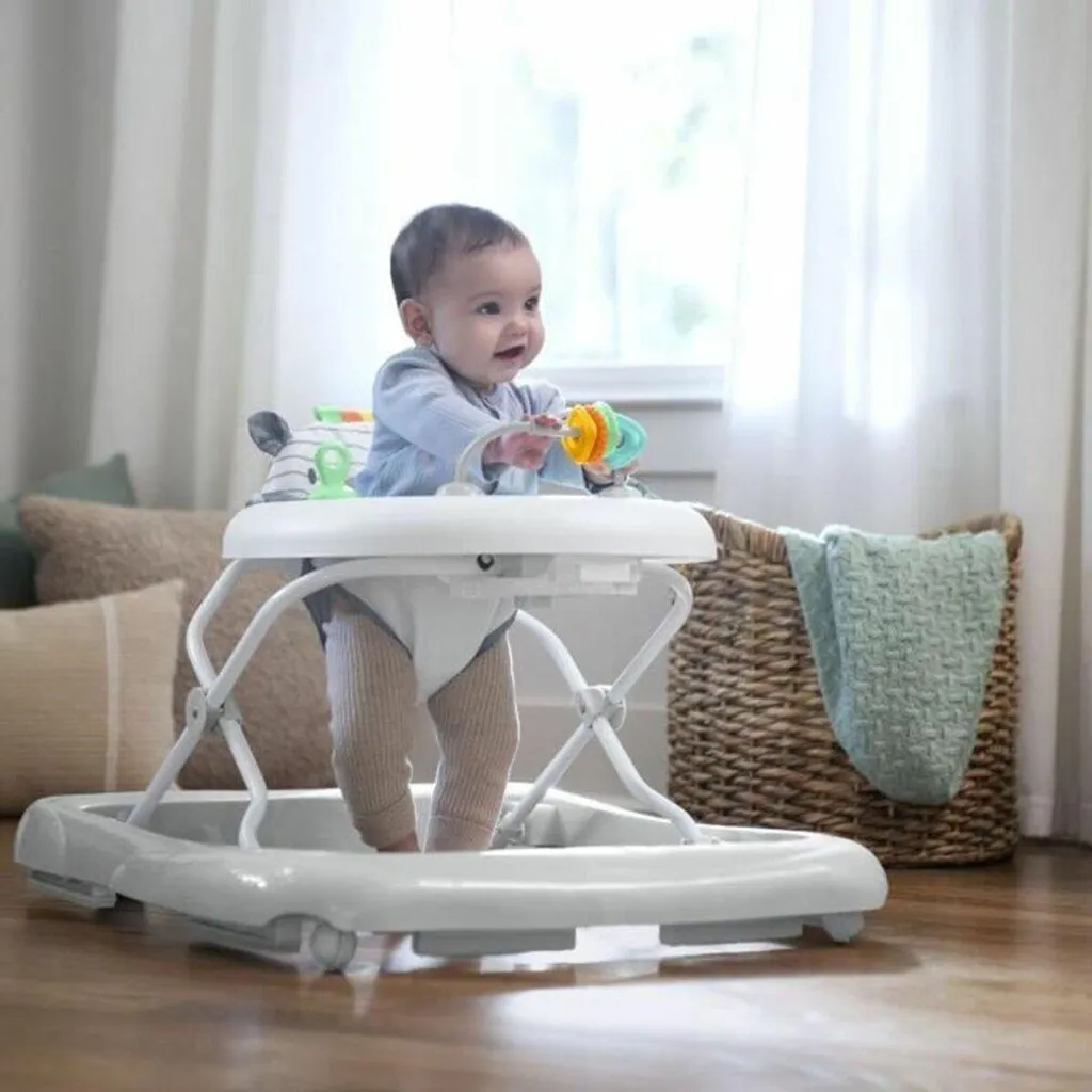 Aide à la marche bébé Smooth Strides Ingenuity en tissu chambray gris