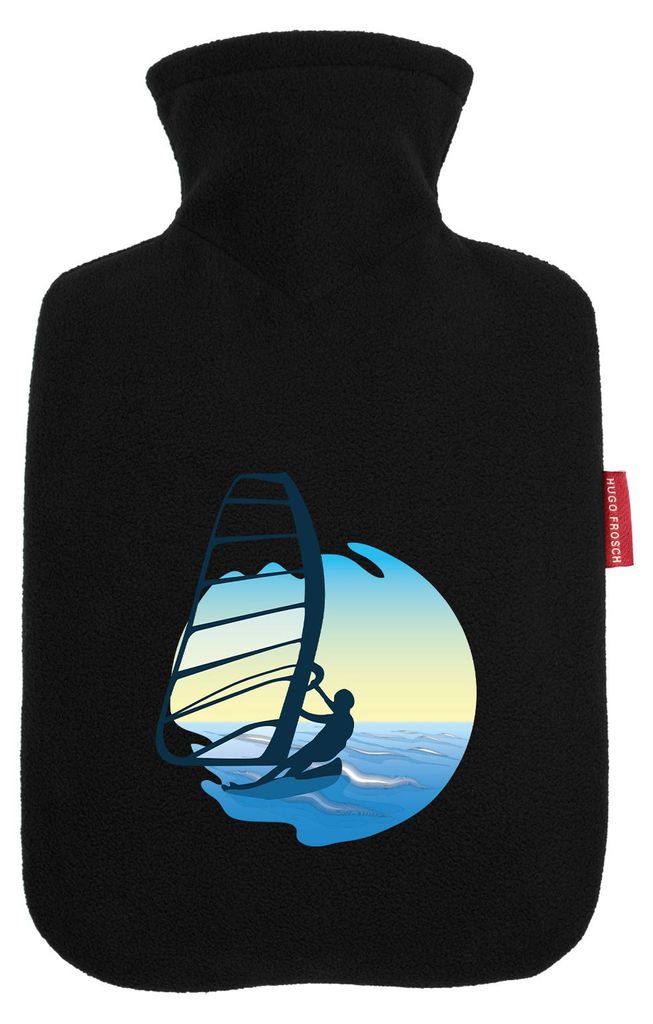 Huuraa Wärmflasche Windsurfer Surfen 1,8 Liter Black Classic Veloursbezug Bettflasche Geschenkidee