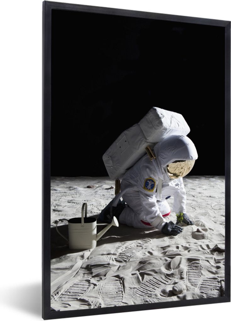 MuchoWow Gerahmtes Poster Astronaut - Mond - Gartenarbeit 40x60 cm - Poster mit Schwarzem Bilderrahmen Wandposter Rahmen Foto Bilder - Papierdruc...