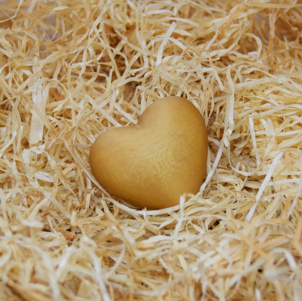 naturling Holzwolle Füllmaterial - 2,5kg Verpackungsmaterial für Deko Geschenk Karton Pakete - unbehandelte Fichtenholzwolle