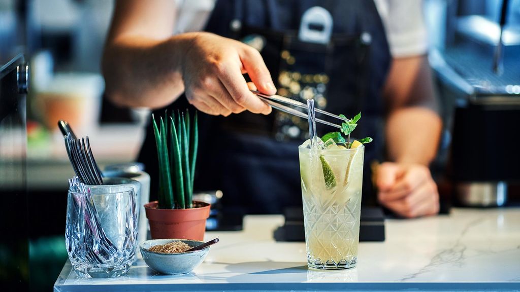 Jochen Schweizer Gin Tasting; Erlebnis verschenken oder selbst erleben; Gutschein gültig für 1 Person