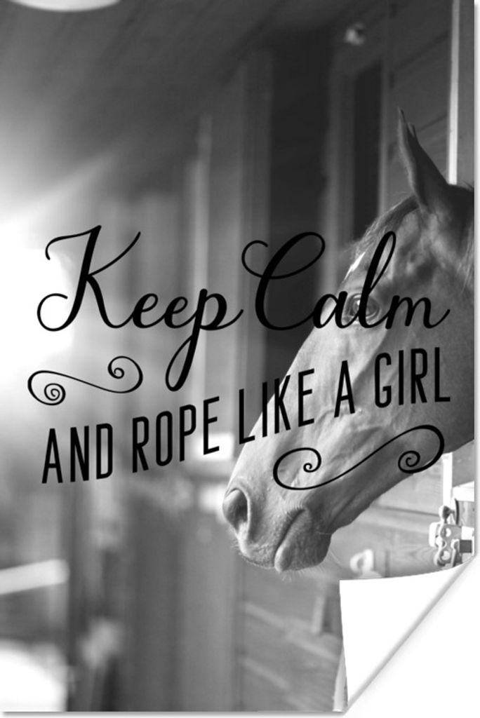 MuchoWow Poster Pferd Zitat 'Keep calm and rope like a girl' mit einem Pferd in einem Stall - schwarz und weiß 120x180 cm - Kunstposter
