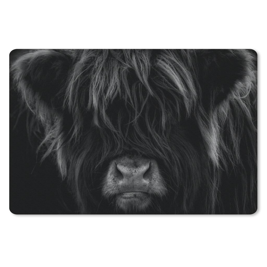 MuchoWow Schreibtischunterlage Schottischer Highlander - Kuh - Porträt - Tiere - Schwarz - Weiß 60x40 cm - XXL Mauspad - Großes Mauspad