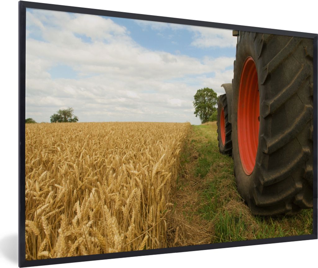 MuchoWow Gerahmtes Poster Traktor - Räder - Weizen 30x20 cm - Poster mit Schwarzem Bilderrahmen Wandposter Rahmen Foto Bilder - Kunstdruck - Bil...
