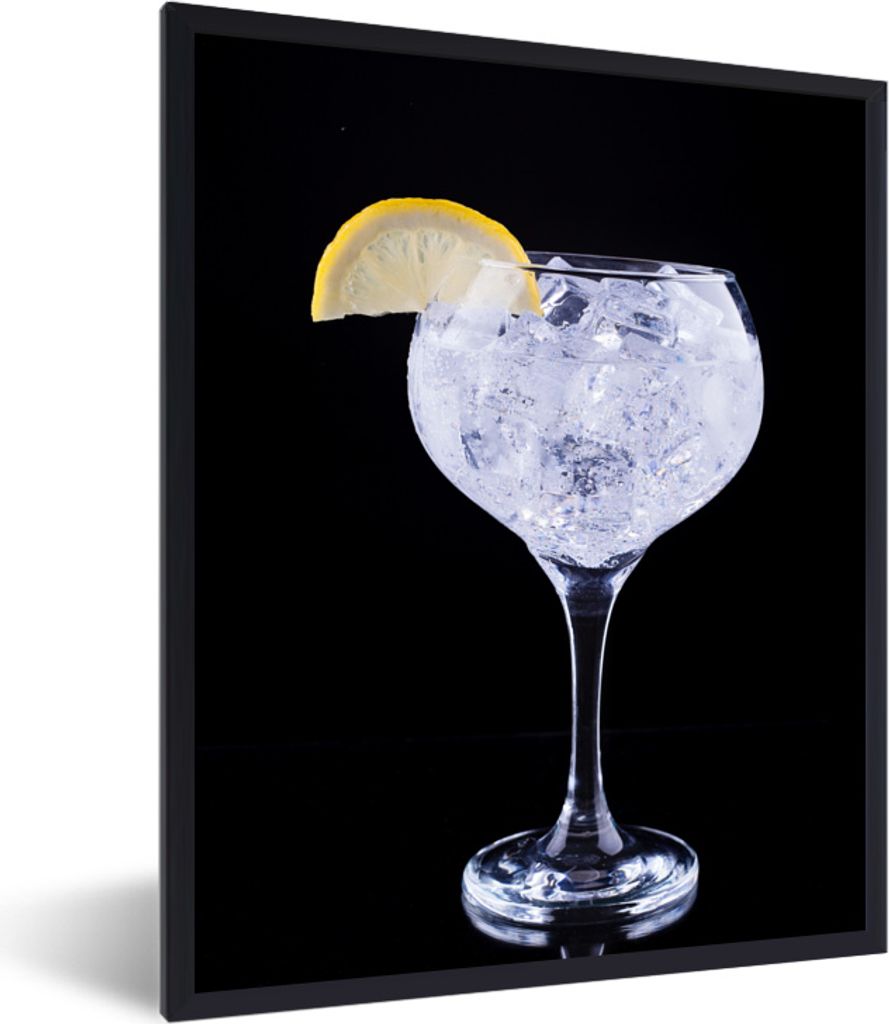 MuchoWow MuchoWow Gerahmtes Poster Gin-Tonic-Cocktail mit Zitrone auf schwarzem Hintergrund 30x40 cm - Poster mit zchwarzem Bilderrahmen - Wand...