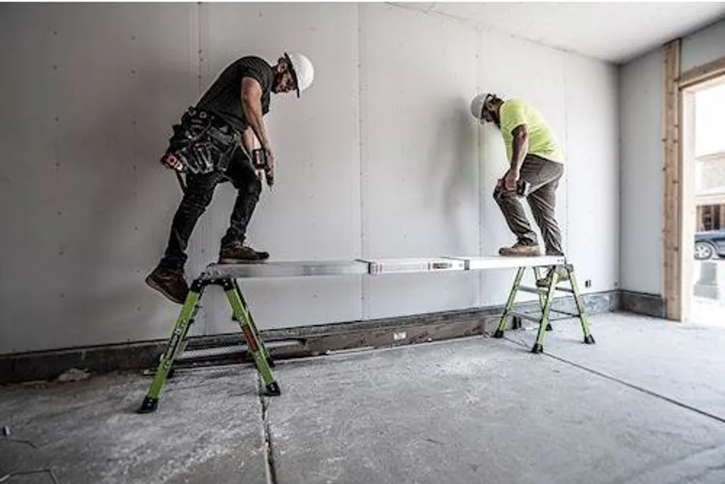 Échafaudage pour peinture et rénovation réglable de 6 à 9 pieds gris