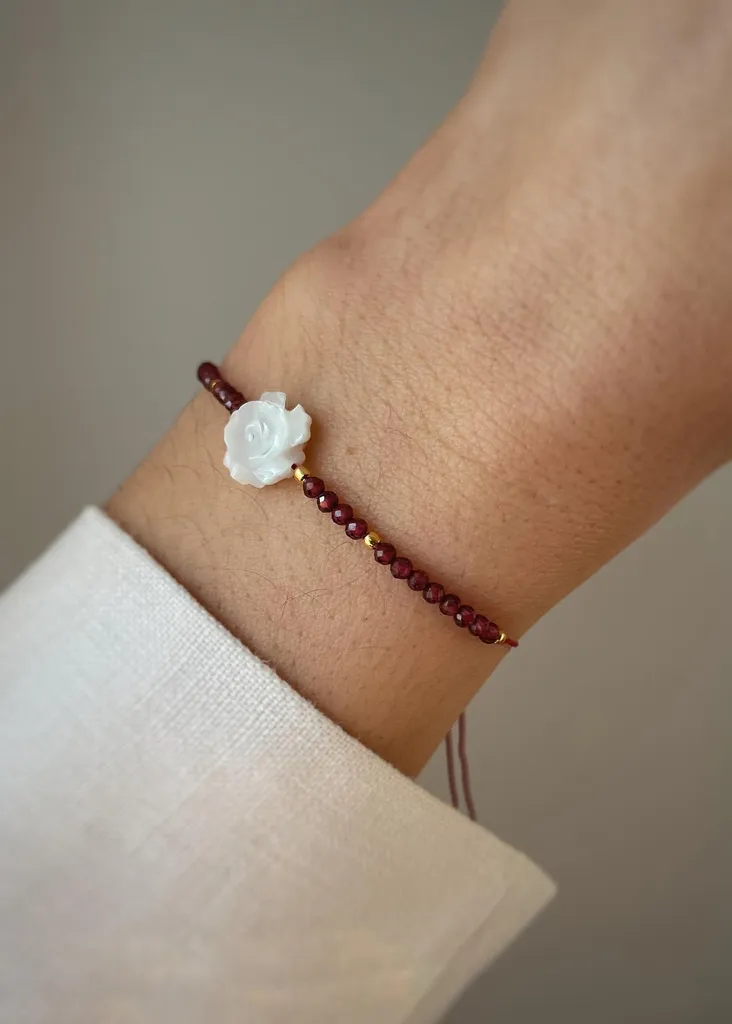 Bracelet Élastique Grenat et Nacre Rose : Vertus de Force et de Sérénité - 6