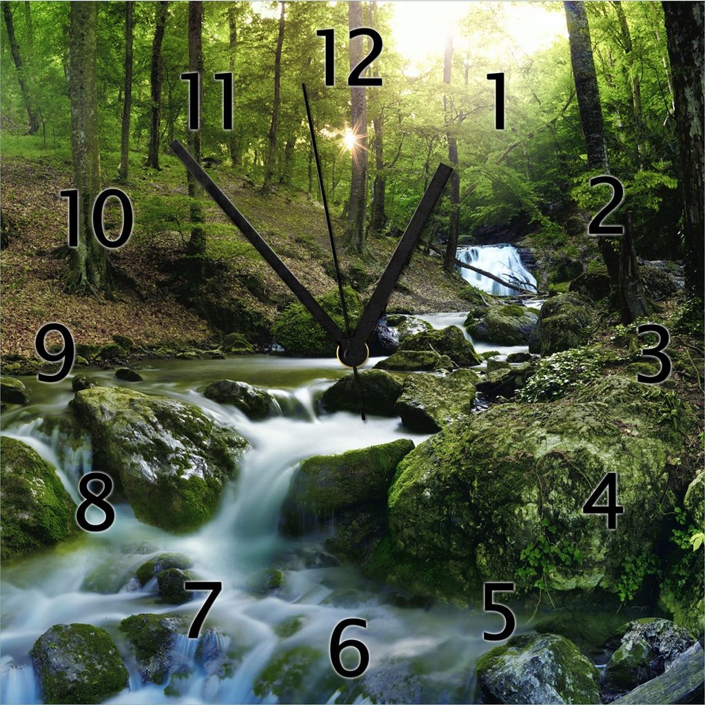 Wallario Design Wanduhr Fließender Bach im Wald bei Sonnenuntergang aus Echtglas, Größe 30 x 30 cm