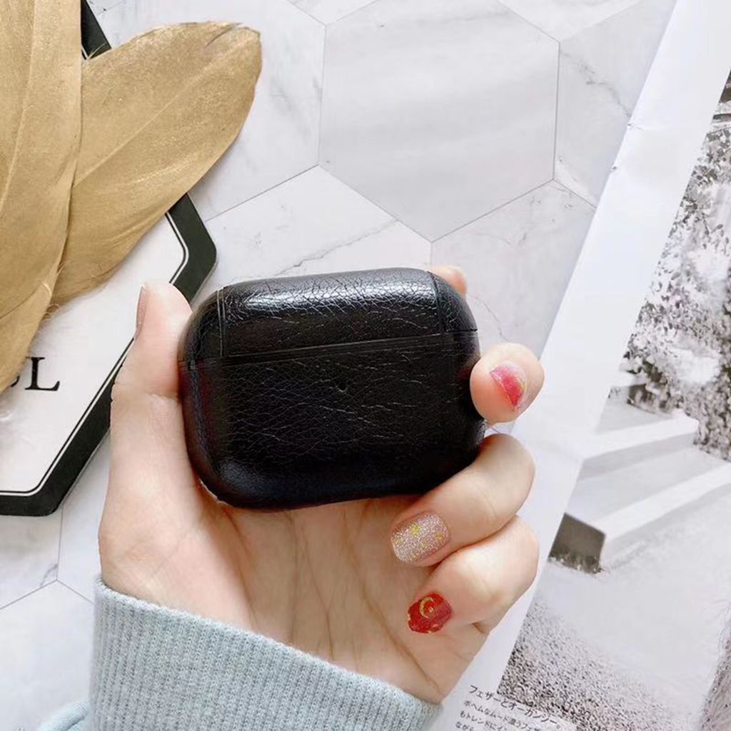 Schutzhülle mit reservierten Löchern Faux Leder Bluetooth-kompatibler Kopfhörerboxabdeckung mit hängenden Haken für AirPods Pro 2-Schwarz