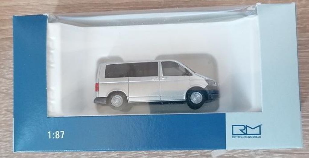 Rietze 11680 - 1/87 Volkswagen T6 Bus KR reflexsilber - Neu Produktbild 