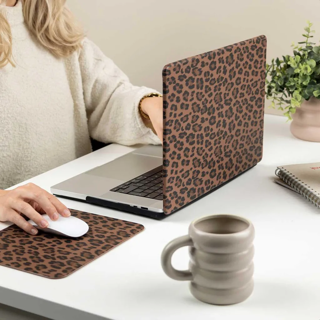 Selencia Sabi MacBook Pro 13: L'Essenza della Protezione Moka - 5