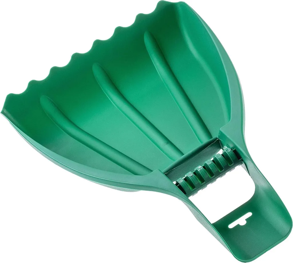 Ramassage rapide des feuilles de jardin avec ce râteau à main à griffes