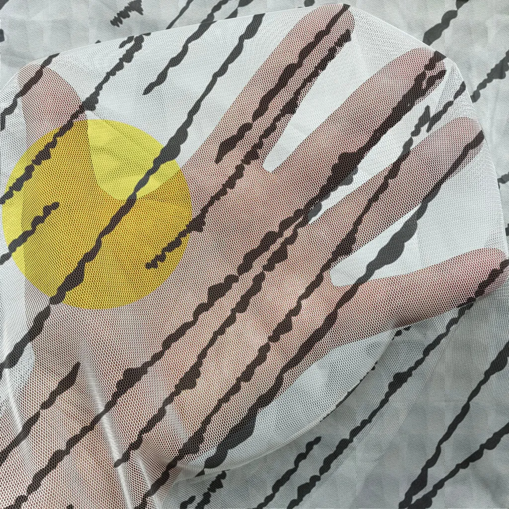 ABAKUHAUS Arazzo astratto, giallo con pois circolari e strisce disegnate a mano, illustrazione in stile Memphis, tessuto da parete in raso setoso per soggiorno e camera da letto, 240 cm x 274 cm, giallo perla e nero. - 2