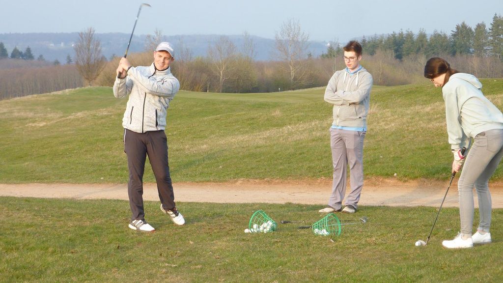 Jochen Schweizer Golf Schnupperkurs in Cochem; Erlebnis verschenken oder selbst erleben; Gutschein gültig für 1 Person Gruppengröße: 4-14 Pers...