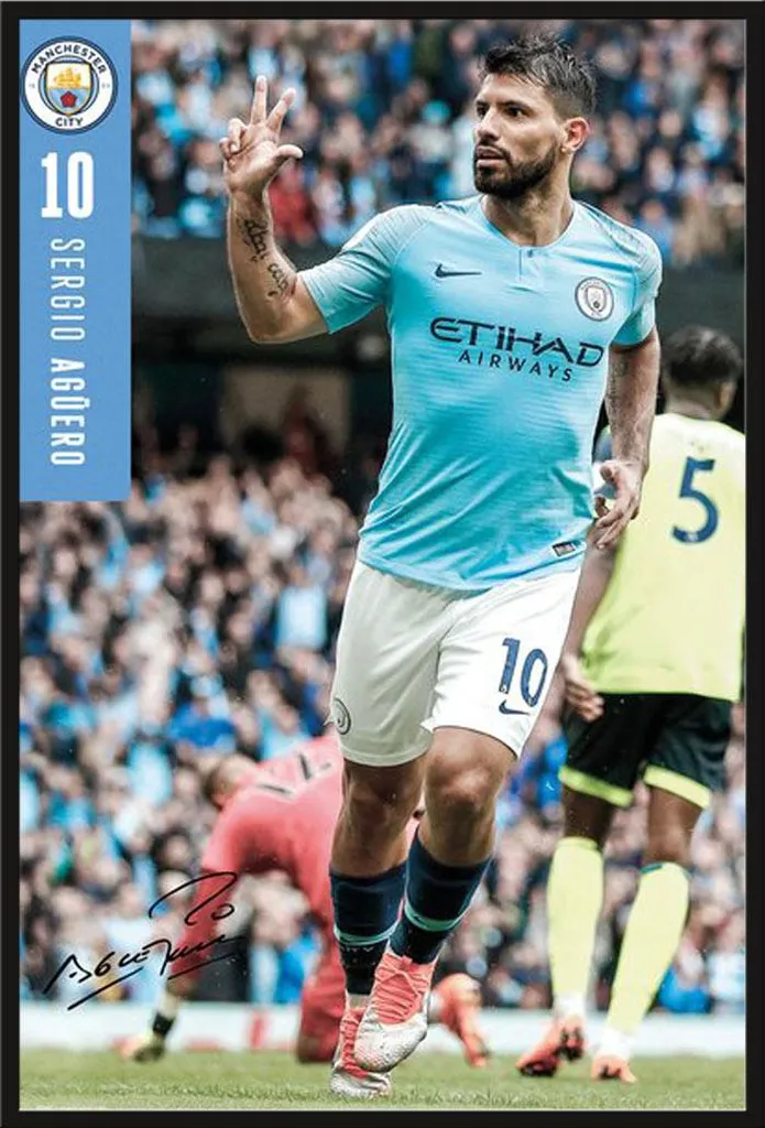 Poster Agüero Manchester City Prêt à Accrocher : Cadre Noir Anti-Casse