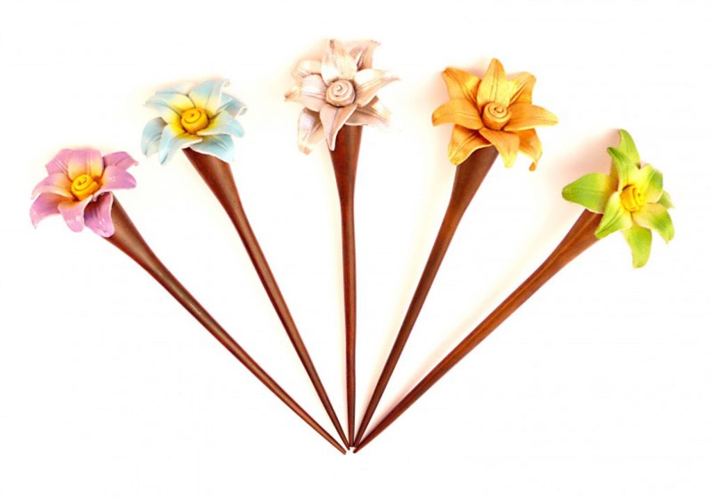1 x Haarnadel aus Holz mit bunter Blume, Haarschmuck, Farbe:grün