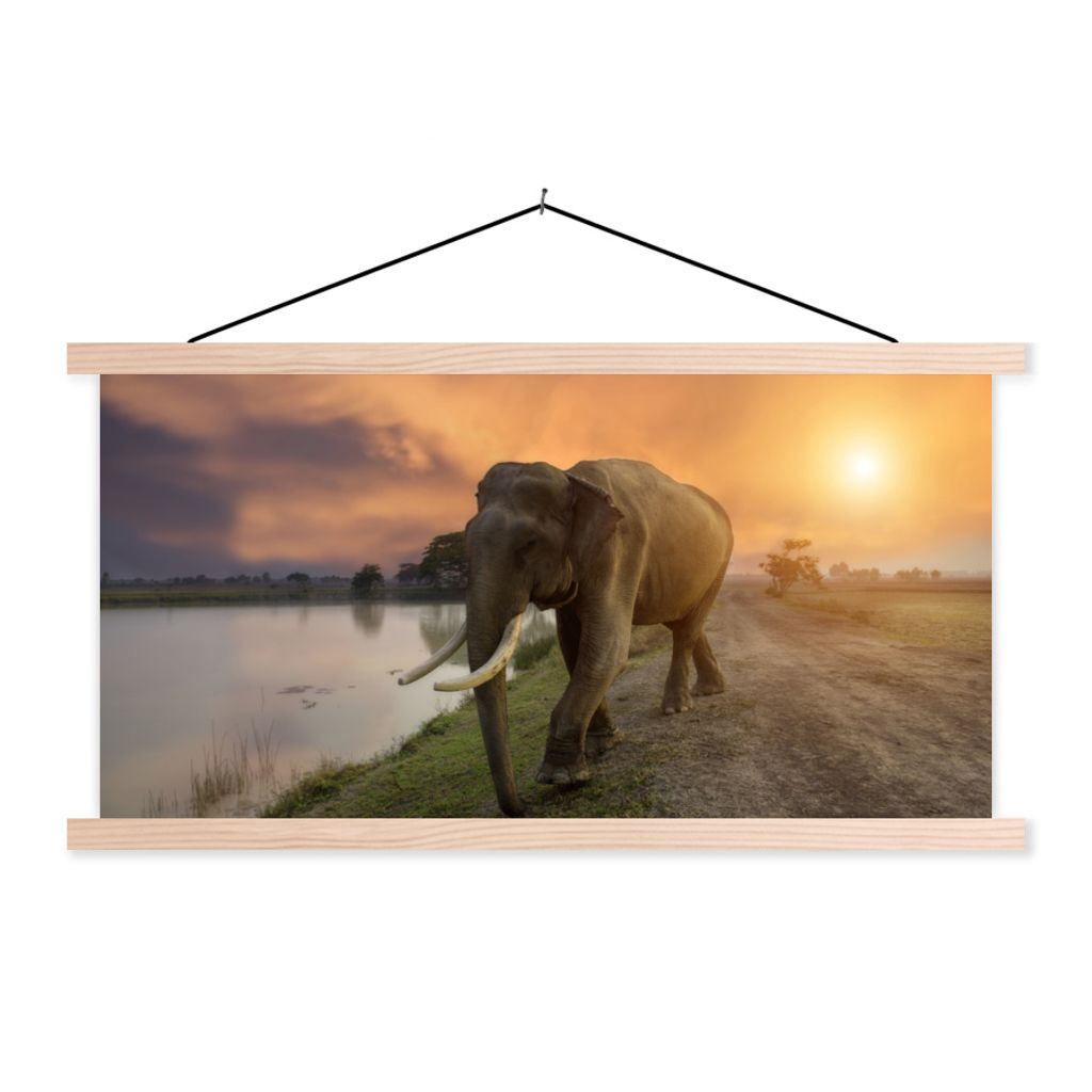 MuchoWow Textilposter Elefant - Wasser - Tiere - Sonnenuntergang - Natur 120x60 cm mit holzfarbenen Rahmen - Klemmleiste