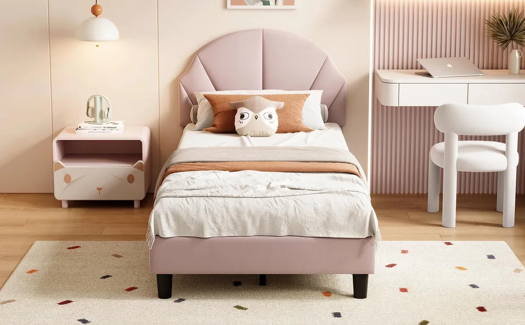 Lit capitonné 90x190 rose en velours avec coffre et tête de lit design