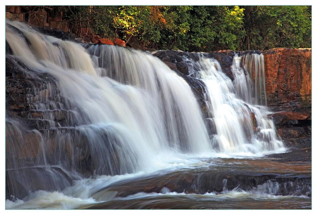 Wallario Küchenrückwand selbstklebend, Größe: 90 x 60 cm, Motiv: Wasserfall im thailändischen Regenwald | Spritzschutz | abwischbar | pflegele...
