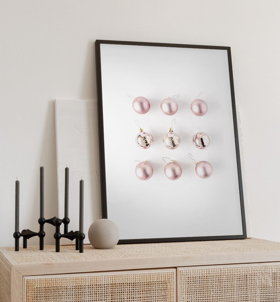 Poster rosa Weihnachtskugel, groesse_poster:50x70 cm, groesse_rahmen:schwarz 50x70 cm