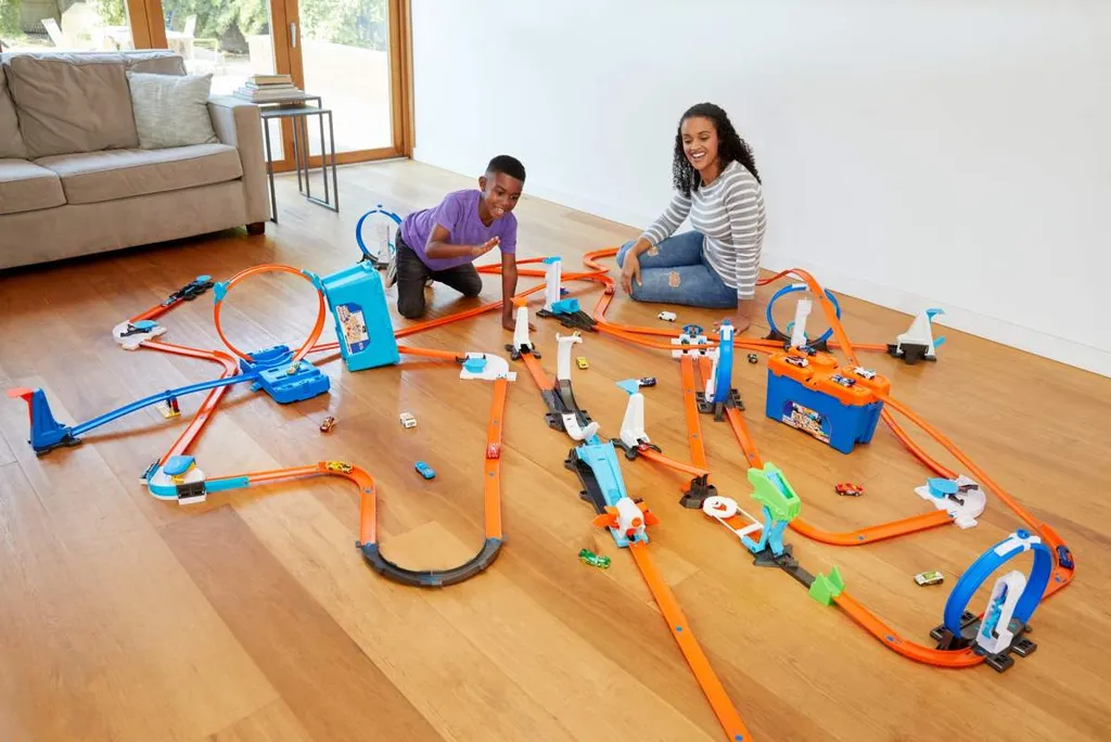 Hot Wheels Lancement de Fusée avec Cascade Transformable et Circuit 3en1 - 13