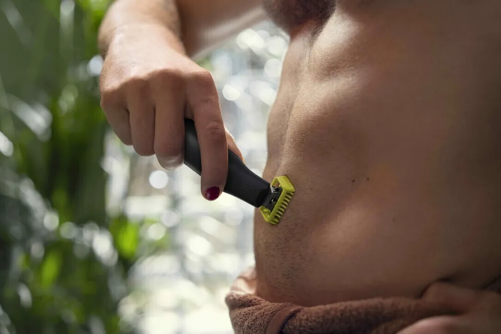 Tondeuse Philips visage étanche avec lame double sens et haute précision - 23