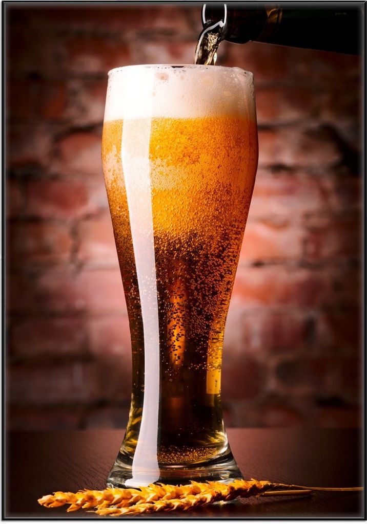 Wallario Wandbild Frisches Pils, Größe: 70,30 x 100,30 cm, Poster mit schwarzem Aluminiumrahmen