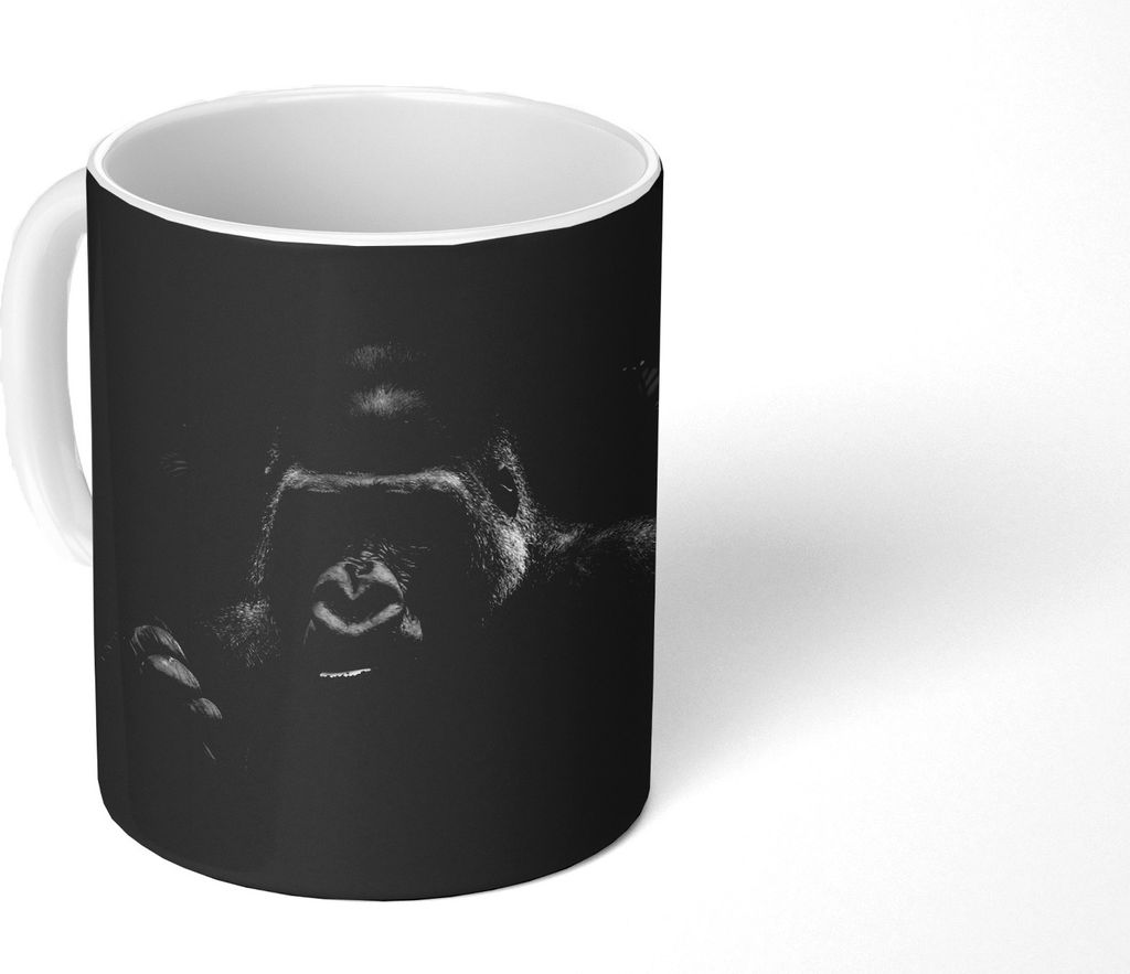 MuchoWow Tasse Kaffeetasse Kaffeebecher 350 ml Panorama mit Gorillas im Dschungel - schwarz und weiß Teetasse - Fototasse - Becher - Keramikbech...