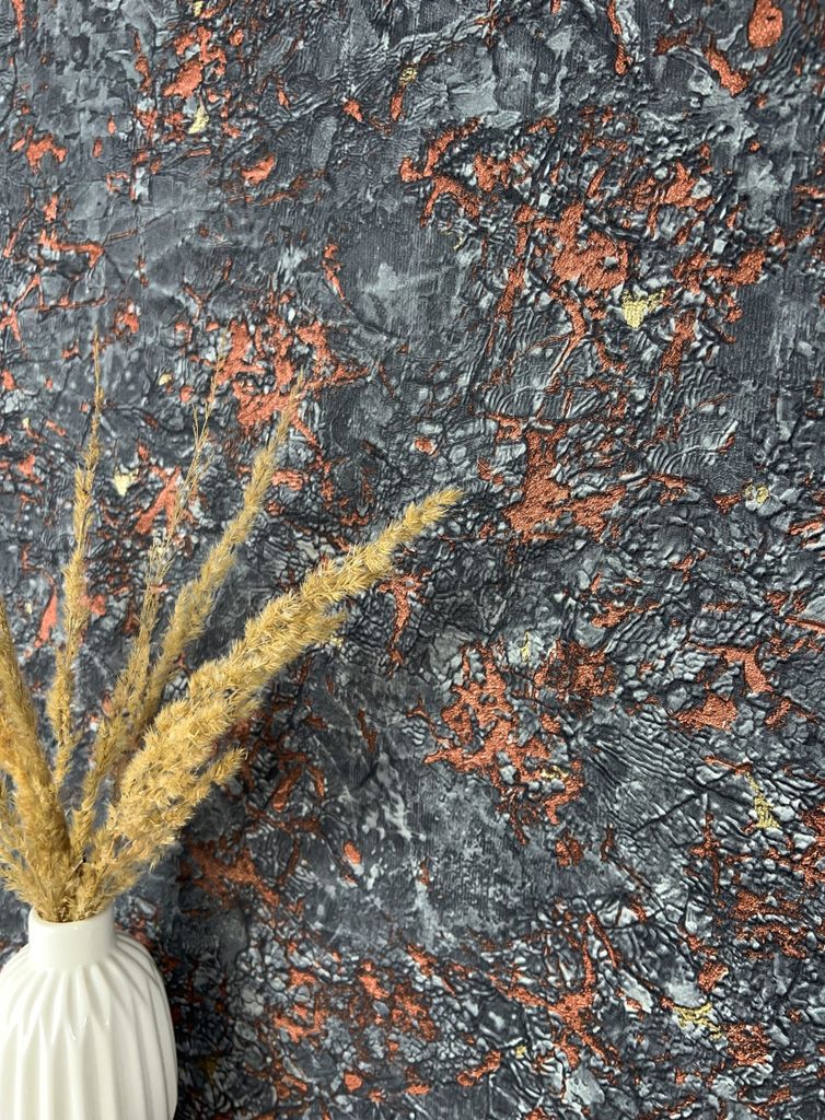 NEWROOM Tapete Schwarz Vliestapete Lava - Steintapete Modern Dunkelgrau Kupfer Glut Stein Steinoptik 3D Optik Lava