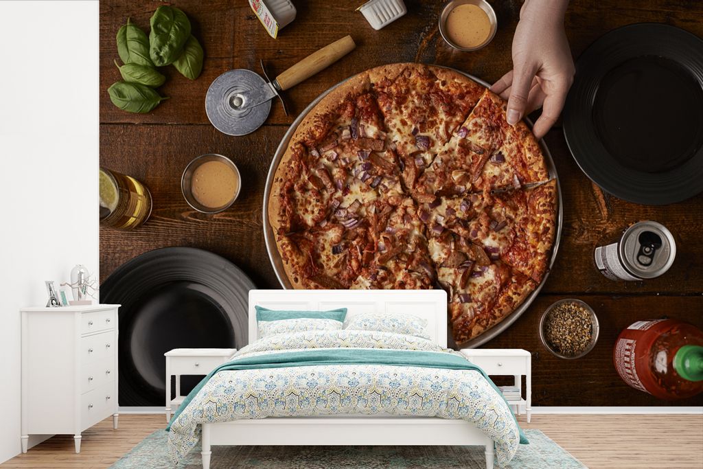MuchoWow Fototapete für Wohnzimmer oder Schlafzimmer Wandtapete Vinyl Motivtapete Pizza an einem gefüllten Tisch - 600x400 cm - Vinyltapeten