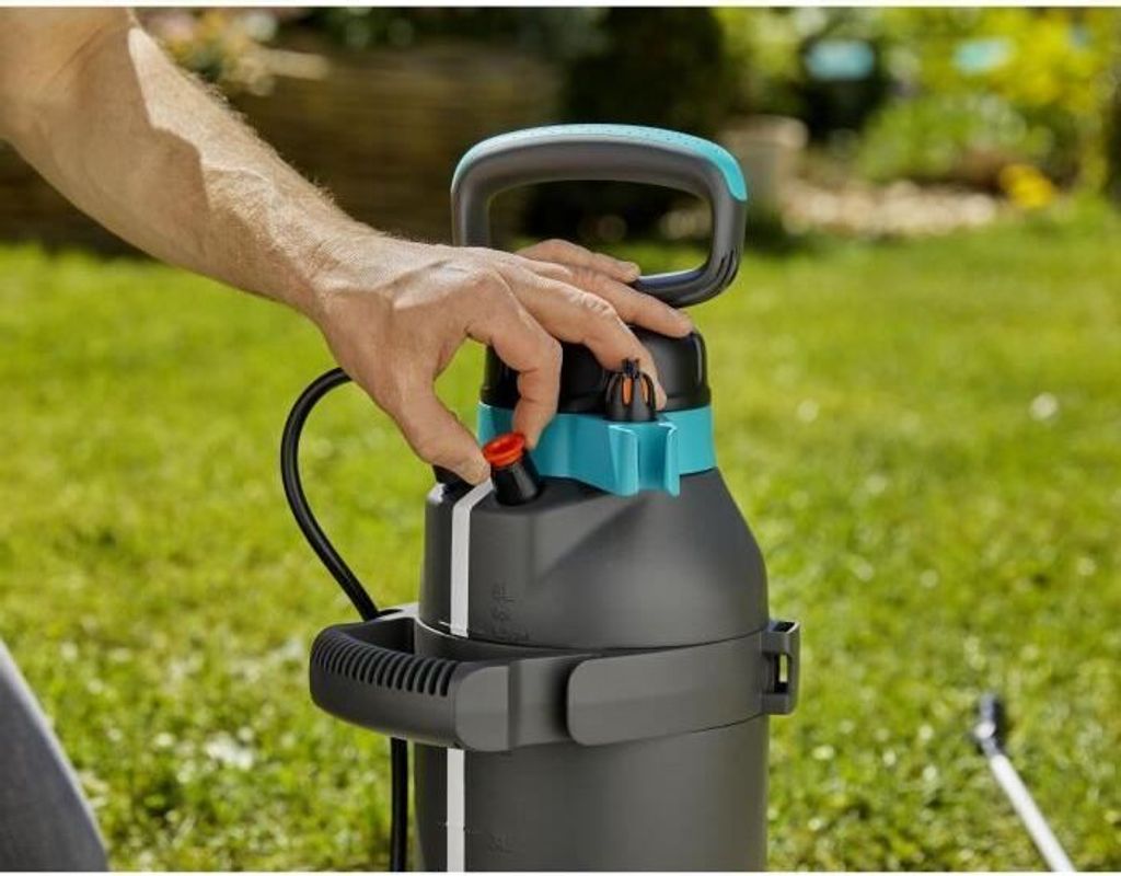 Drucksprüher, 5L Tankvolumen, 150cm Schlauchlänge, Max. 3 bar Druck, GARDENA Plus (11138-20)