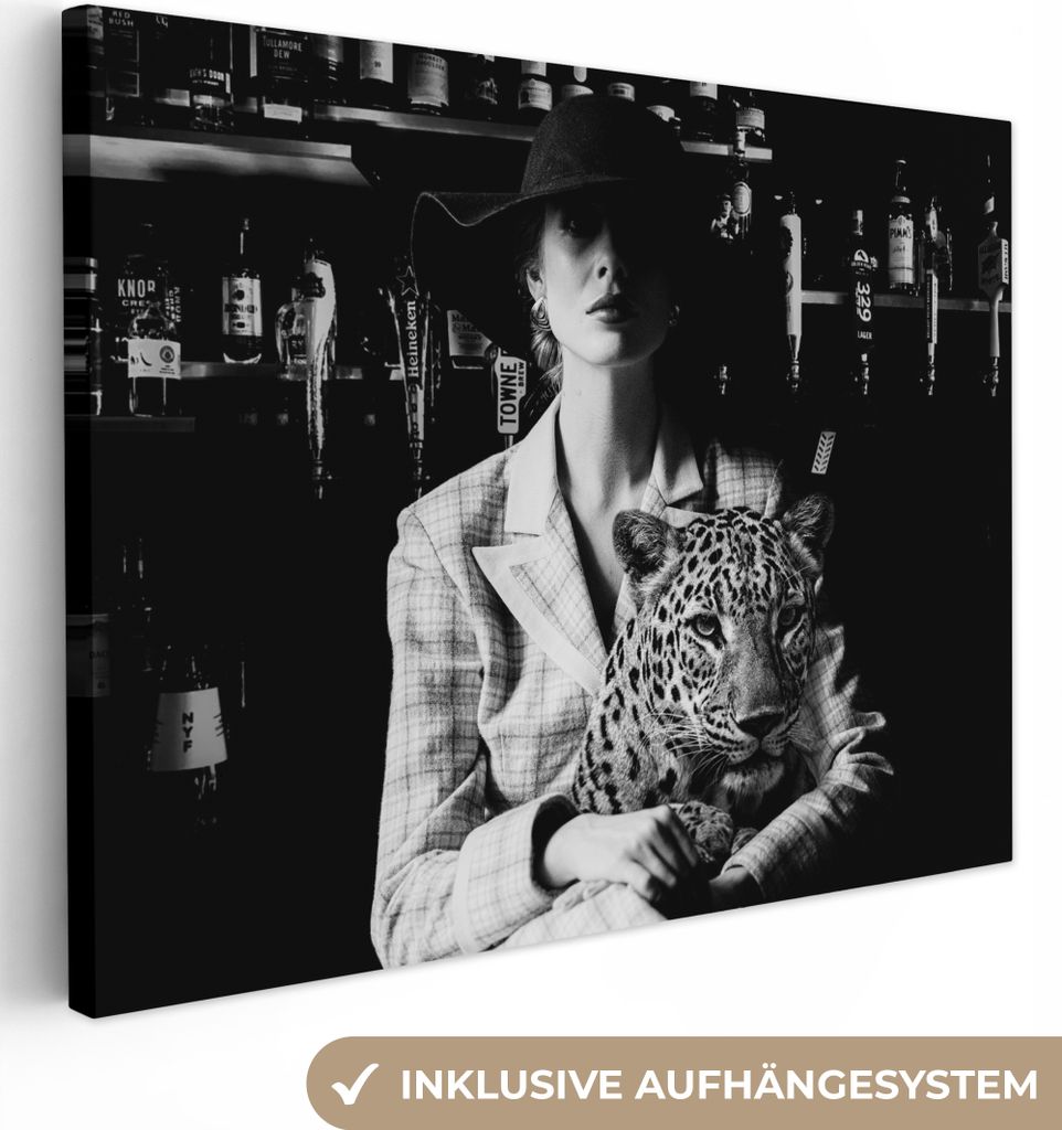 MuchoWow - Leinwandbilder - Frau - Leopard - Luxus - Schwarz - Weiß - Tier, Wandbild, Wanddeko Bilder Wohnzimmer, 40x30 cm