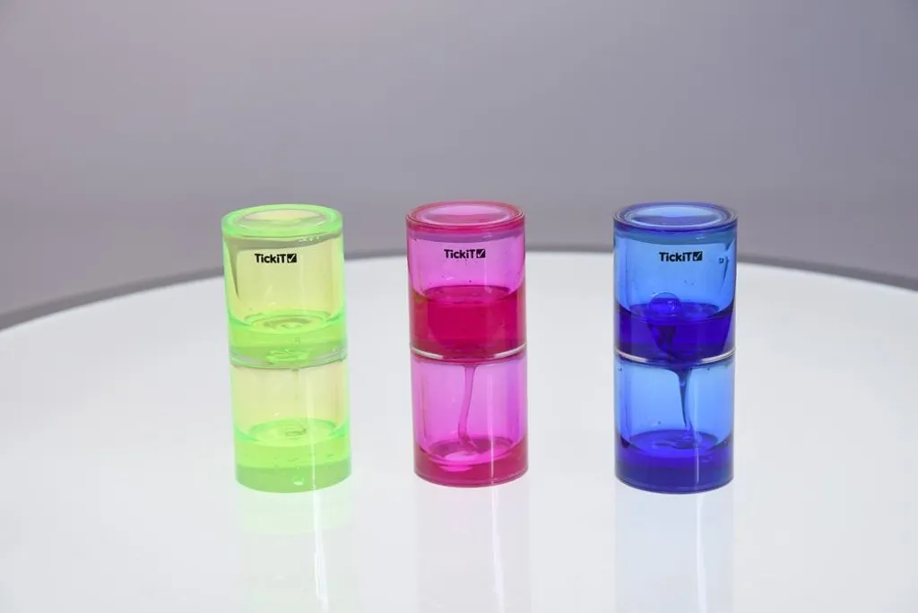 Gérer l'Agitation avec le Jouet Sensoriel Ooze Tube TickiT Liquide