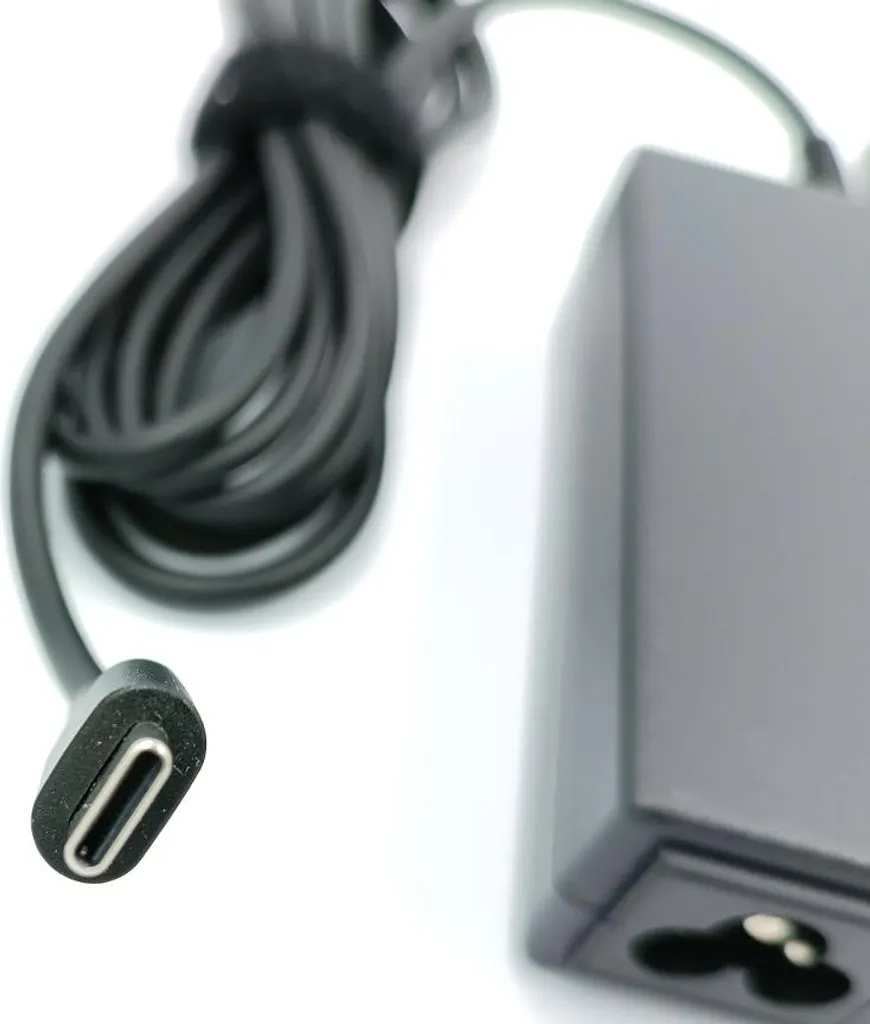 Alimentatore Universale 45W USB-C PD per Laptop e Tablet con Cavo CA - 3
