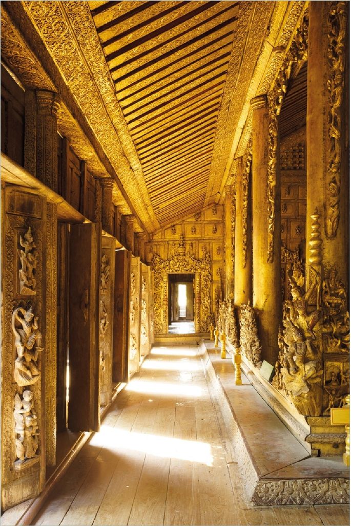 Wallario Poster - Buddhistischer Tempel aus Holz - Mandaley, Kunstdruck Größe: 61 x 91,50 cm