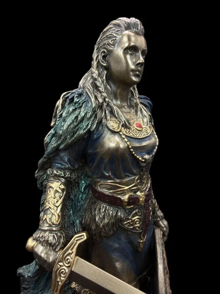 Déco salon originale statue Freya aspect bronze pour espace vide - 3