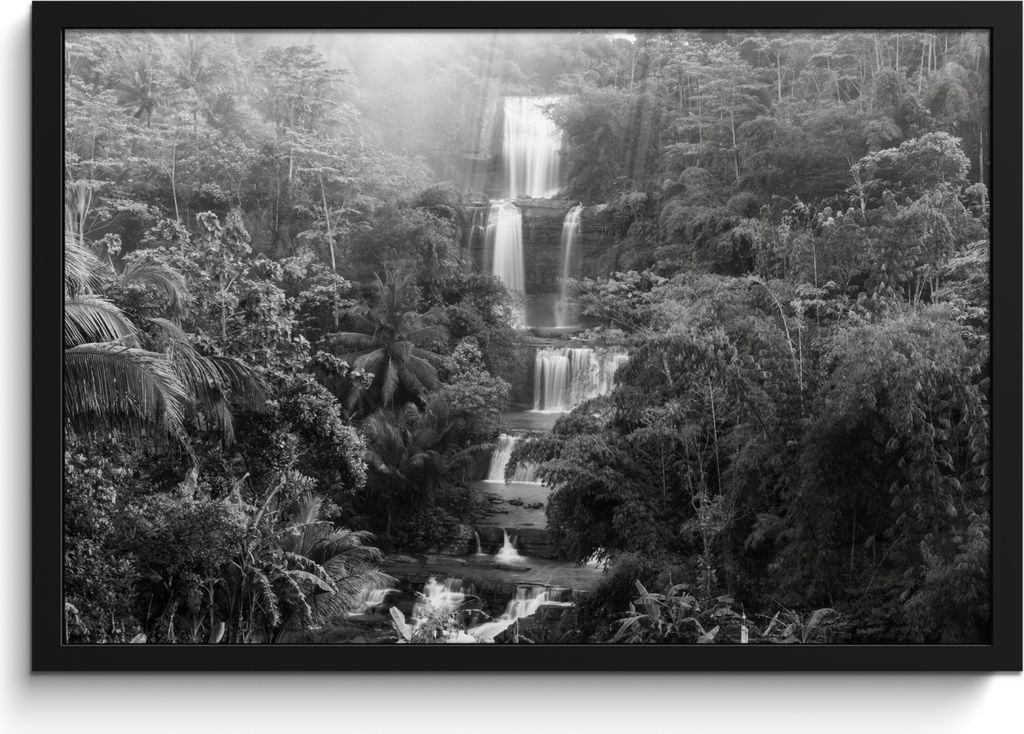 MuchoWow MuchoWow Gerahmtes Poster Indonesien - Wasserfall - Schwarz - Weiß 60x40 cm - Poster mit zchwarzem Bilderrahmen - Printing - Wanddeko...